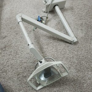 Healthco Aristocrat Ceiling Mount Dental Light 115v 0.53amps 60hz made in Japan