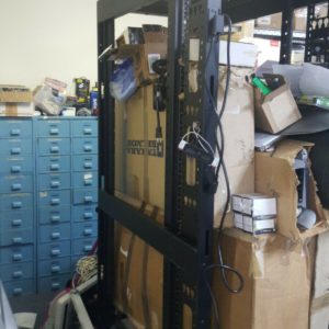 Tripp Lite SR42UBEXPNDNR3 42U OPEN RACK 4POST SQUARE HOLE 24IN CASTERS
